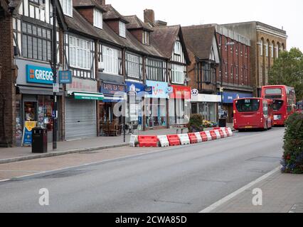 Eine Reihe von Geschäften in Orpington High Street, Kent Stockfoto