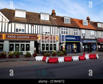 Eine Reihe von Geschäften in Orpington High Street, Kent Stockfoto