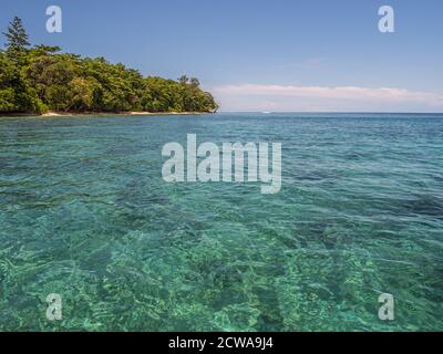 Blick auf die Insel, eine der sieben Inseln, in der Nähe der Insel Seram, Maluku, eine Gruppe von Inseln im östlichen Teil des Malaiischen Archipels, die ist Stockfoto