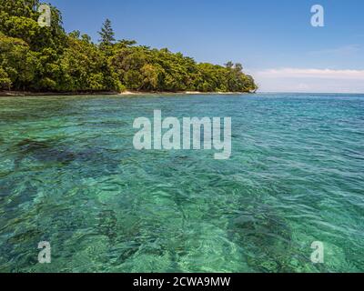 Blick auf die Insel, eine der sieben Inseln, in der Nähe der Insel Seram, Maluku, eine Gruppe von Inseln im östlichen Teil des Malaiischen Archipels, die ist Stockfoto