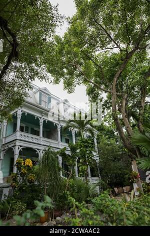 Das Dr. Joseph Y. Porter House ist ein historisches Haus in Key West, Florida. Es befindet sich bei 429 Caroline Street. Die ursprüngliche Konstruktion wurde in 1 gebaut Stockfoto