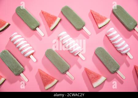 Wassermelonenscheiben und Popsicle Stockfoto