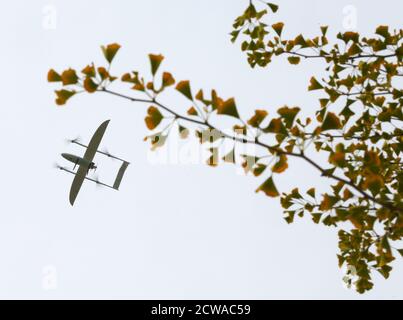 (200929) -- ANSHAN, 29. September 2020 (Xinhua) -- eine tatsächliche Kampftrainingsmaschine führt Luftaufklärungen während der Präsentation der Leistung der Polizei unbemannte Luftfahrzeug (UAV) Schulungen für leitende Polizisten in Anshan, nordöstlich Chinas Provinz Liaoning, 29. September 2020 durch. Am Dienstag fand in Anshan die Präsentation der UAV-Schulungen der Polizei für hochrangige Polizeibeamte im ganzen Land statt. Quelle: Xinhua/Alamy Live News Stockfoto