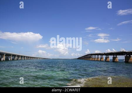 Alte und neue Seven Mile Brücke verbindet die Keys mit dem Festland, Key West, Florida, USA Stockfoto