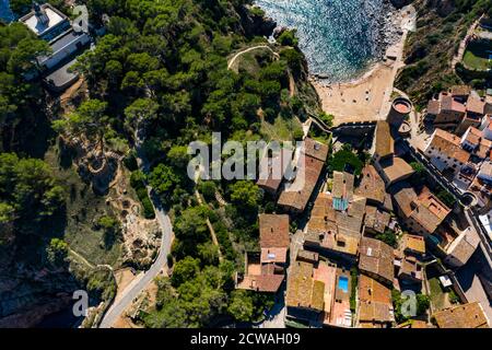 Luftaufnahme von Tossa de Mar und der mittelalterlichen Burg an der Costa Brava in Katalonien, Spanien Stockfoto