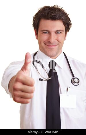 Arzt mit Stethoskop zeigt Daumen nach oben Stockfoto