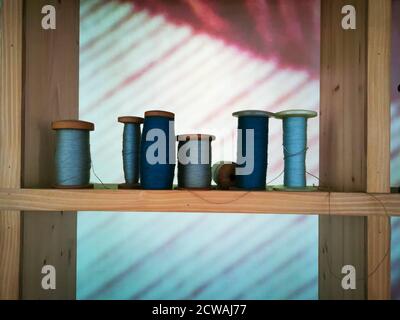 Aubusson, Yam Bobbins im Tapisserie-Museum der Abteilung Creuse, Nouvelle Aquitaine, Frankreich Stockfoto