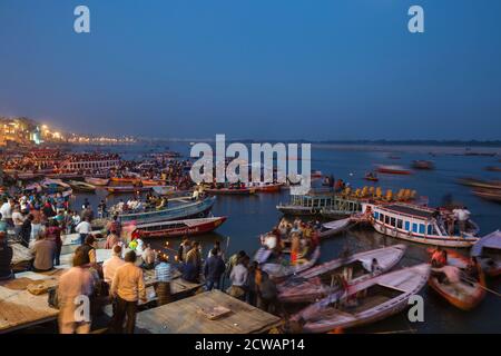 Indien, Uttar Pradesh, Varanasi, Dashashwamedh Ghat - Die wichtigsten Ghat auf dem Ganges Stockfoto