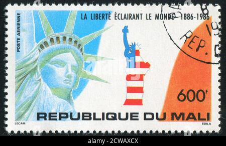MALI - UM 1986: Briefmarke gedruckt von Mali, zeigt Freiheitsstatue, um 1986 Stockfoto