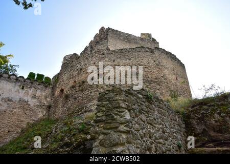 Die Ruinen der Burg Chojnik, im Nationalpark Karkonosze von Polen. Stockfoto