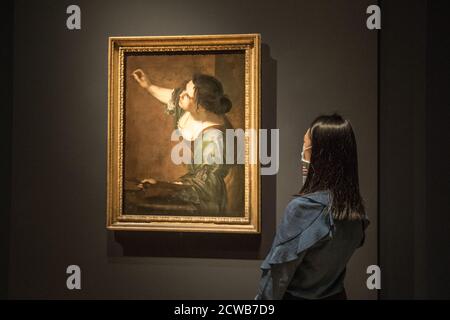 London UK 29. Sep.2020 die Ausstellung endet mit Artemisias kurzer Reise nach London, wo sie nur wenige Monate vor seinem Tod mit ihrem Vater wiedervereint wurde. Hier, am Hofe von Karl I. von England, malte sie Selbstporträt als Allegorie der Malerei (La Pittura) (um 1638-9, The Royal Collection / HM Queen Elizabeth II), das lange Zeit als Höhepunkt ihrer Leistungen gilt. Paul Quezada-Neiman/Alamy Live News Stockfoto