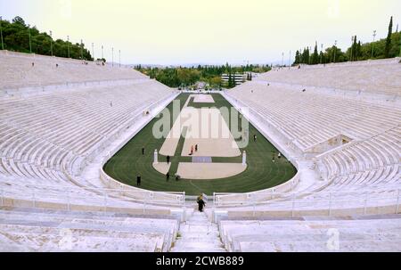 Blick aus dem Panathenaic Stadion, Mehrzweckstadion in Athen, Griechenland. Das Stadion in der Welt ganz aus Marmor gebaut. Stockfoto