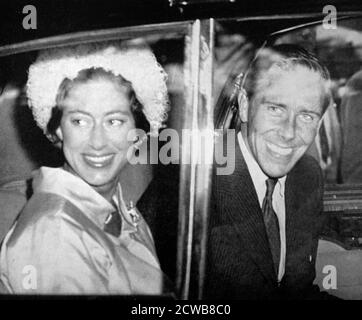 Prinzessin Margaret, Gräfin von Snowdon, (1930 - 2002) mit ihrem Mann Anthony Armstrong Jones 1960. Margaret war die jüngere Tochter von König George VI und Königin Elizabeth, und die einzige Geschwister von Königin Elizabeth II.. Stockfoto