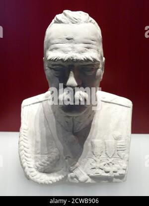 Büste von Jozef Klemens Pilsudski (1867 - 1935), polnischer Staatsmann, der als Staatschef (1918-22) und erster Marschall von Polen (ab 1920) diente. Er galt de facto als Führer (1926-35) der Zweiten Polnischen Republik Stockfoto