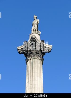 Nelson's Column ist ein Denkmal auf dem Trafalgar Square in der City of Westminster, Central London, erbaut zum Gedenken an Admiral Horatio Nelson, der 1805 bei der Schlacht von Trafalgar starb. Das Denkmal wurde zwischen 1840 und 1843 nach einem Entwurf von William Railton errichtet Stockfoto