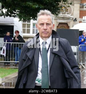 Ian Paisley Jr, kommt zu Medieninterviews, nachdem er ins parlament zurückgekehrt ist, nachdem die Prorogation vom Obersten Gerichtshof für nichtig erklärt wurde. September 2019. Ian Paisley Jr (*1966) , Politiker aus Nordirland. Seit den Parlamentswahlen 2010 ist er Abgeordneter für Nord-Antrim. Paisley, der Mitglied der Demokratischen Unionistischen Partei (DUP) ist, ist der Sohn des DUP-Gründers Ian Paisley. Stockfoto