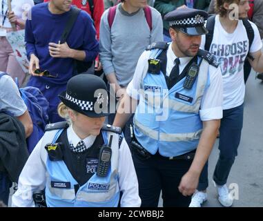 Polizeiarbeit während der Klima-Notfall-Demonstration in London, 26. September 2019. Die Klimaanschläge vom 2019. September (Global Week for Future) waren eine Reihe von internationalen Streiks und Protesten, um Maßnahmen gegen den Klimawandel zu fordern. Die Streiks fanden ab dem 20-27. September statt. Die Proteste fanden an 4,500 Orten in 150 Ländern statt. Stockfoto