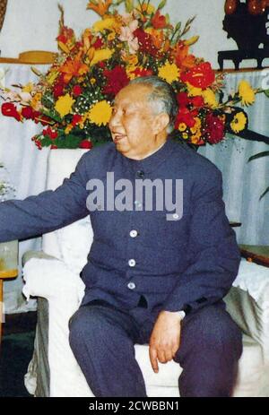 Hua Guofeng (1921 - 2008) chinesischer Politiker, der als Vorsitzender der Kommunistischen Partei Chinas und Premierminister der Volksrepublik China diente. Hua bekleidete nach dem Tod von Premier Zhou und dem Vorsitzenden Mao die obersten Ämter der Regierung, der Partei und des Militärs Stockfoto