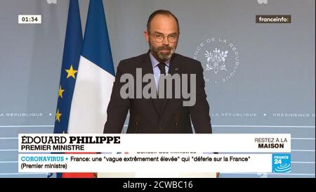 Französische Fernsehnachrichten berichten, wie Edouard Philippe, der Premierminister von Frankreich, während der Corona-Virus-Pandemie an die Nation spricht. März 2020 Stockfoto