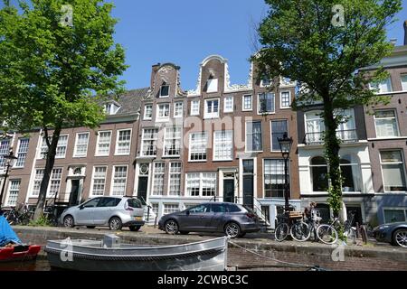 Kaufmannshäuser aus dem 17. Jahrhundert, in Amsterdam, Niederlande. 2020 Stockfoto