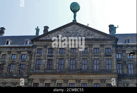 Der Königspalast von Amsterdam in Amsterdam (Koninklijk Paleis van Amsterdam oder Paleis op de Dam); befindet sich auf der Westseite des Dam-Platzes im Zentrum von Amsterdam Stockfoto