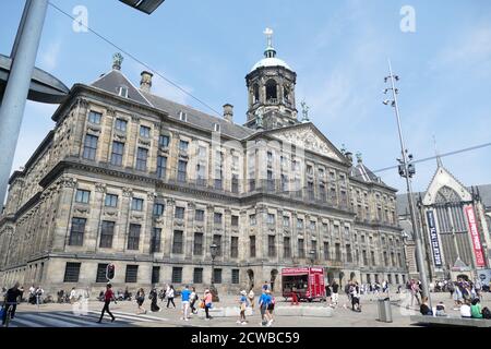 Der Königspalast von Amsterdam in Amsterdam (Koninklijk Paleis van Amsterdam oder Paleis op de Dam); befindet sich auf der Westseite des Dam-Platzes im Zentrum von Amsterdam Stockfoto