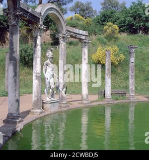 Villa Adriana, Tivoli, Italien. Die Villa Adriana ist ein Komplex von klassischen Gebäuden im 2. Jahrhundert n. Chr. durch den römischen Kaiser Hadrian erstellt. Es vereint die besten Elemente des architektonischen Erbes von Ägypten, Griechenland und Rom in Form einer "idealen Stadt". Der Künstler ist unbekannt. Stockfoto