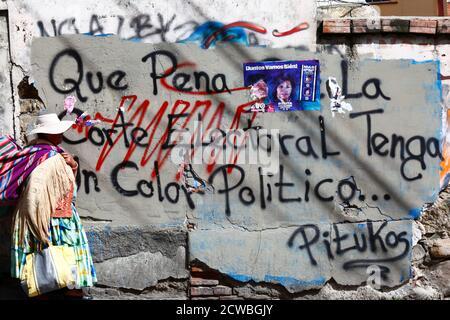 La Paz, Bolivien, 5. Januar 2015. Graffiti an einer Wand, die das Wahlgericht beschuldigt, nicht unparteiisch zu sein Stockfoto