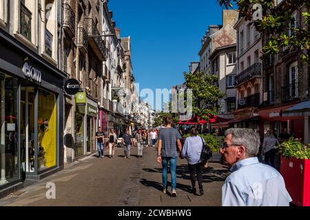 Die Hauptstraße In Der Stadt Dieppe, Normandie, Frankreich. Stockfoto