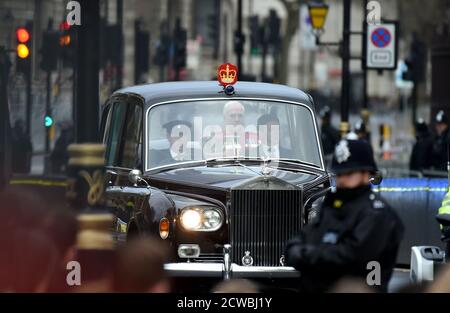 Foto der königlichen Insignien, die zur Staatseröffnung des Parlaments des Vereinigten Königreichs transportiert werden, 19. Dezember 2019 Stockfoto