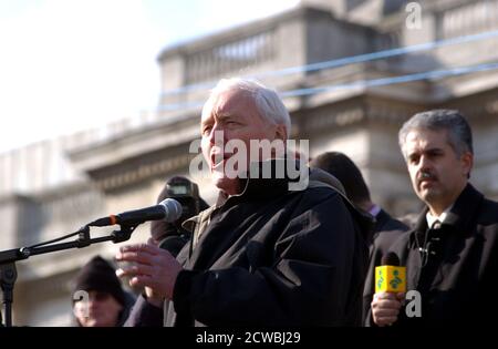 Foto von Tony Benn, aufgenommen während einer Anti-Irak-Kriegs-Kundgebung im Jahr 2003. Anthony Wedgwood Benn (1925-2014) britischer Politiker, Schriftsteller und Tagebuchschreiber. Stockfoto