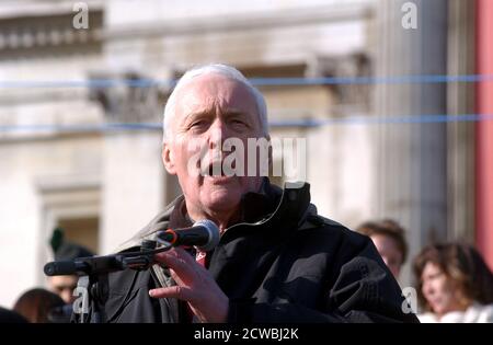 Foto von Tony Benn, aufgenommen während einer Anti-Irak-Kriegs-Kundgebung im Jahr 2003. Anthony Wedgwood Benn (1925-2014) britischer Politiker, Schriftsteller und Tagebuchschreiber. Stockfoto