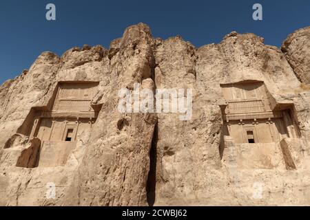 Foto von Naqsh-e Rostam, einer antiken Nekropole nordwestlich von Persepolis, in der Provinz Fars, Iran Stockfoto