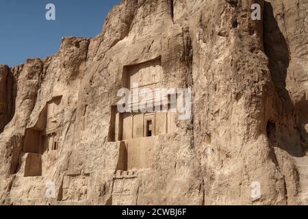 Foto von Naqsh-e Rostam, einer antiken Nekropole nordwestlich von Persepolis, in der Provinz Fars, Iran Stockfoto