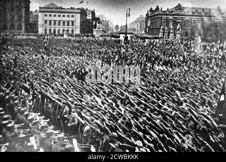 Schwarz-Weiß-Foto einer großen Demonstration der Hitlerjugend in Berlin, 1. Mai 1933. Stockfoto