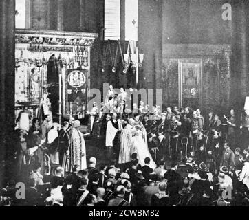 Schwarz-Weiß-Foto aus dem Inneren der Westminster Abbey während der Hochzeit von Prinz George, Herzog von Kent (1902-1942) und Prinzessin Marina von Griechenland (1906-1968); die Ehe fand am 29. November 1934. Stockfoto