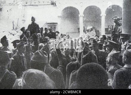 Schwarz-Weiß-Fotografie der Belagerung des Alcazar in Toledo während des Spanischen Bürgerkrieges (1936-1939). Die Nationalisten enthoben den Alcazar am 27. September 1936; General Francisco Franco (1892-1975) gratuliert seinen Soldaten nach der Befreiung des Alcazar. Stockfoto