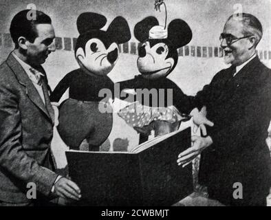 Schwarz-Weiß-Foto von Mickey und Minnie Maus, legendäre Charaktere von Walt Disney. Stockfoto