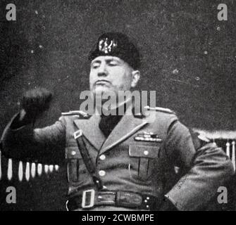 Schwarz-Weiß-Foto des italienischen Ministerpräsidenten Benito Mussolini (1883-1945) auf dem Balkon des Palastes von Venedig kündigt Italien in den Krieg am 10. Juni 1940. Stockfoto