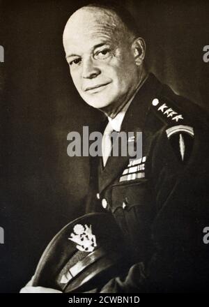 Schwarz-Weiß-Fotografie des Zweiten Weltkriegs (1939-1945); Porträt von General Dwight D. Eisenhower (1890-1969), Oberster Kommandant der Alliierten in Europa und zukünftiger Präsident der Vereinigten Staaten (1951-1959). Stockfoto