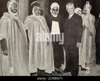 Schwarz-Weiß-Fotografie von drei großen Führern; Marcel-Edmond Naegelen (1892-1978), Gouverneur von Algerien. Stockfoto