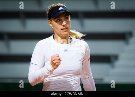 Angelique Kerber aus Deutschland im Einsatz gegen Kaja Juvan aus Slowenien während der ersten Runde beim Roland Garros 2020, Grand Slam Tennisturnier, o Stockfoto