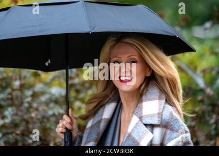 London 29. September 2020 Esther McVey Parlamentsmitglied von Tatton und Gründerin der konservativen Blauen Kragen besucht 11 Downing Street London Credit: Ian Davidson/Alamy Live News Stockfoto