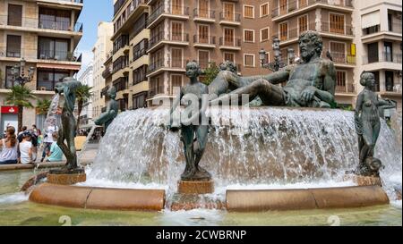 VALENCIA / SPANIEN - 07. AUGUST 2019: Plaza de la Virgen, Turia-Brunnen Stockfoto