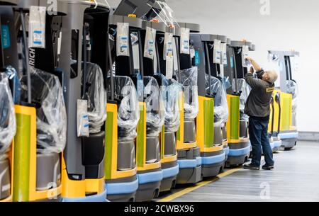 Norderstedt, Deutschland. September 2020. Fertige Jungheinrich-Flurförderzeuge warten am Ende der Produktion auf ihren Ausbau. Quelle: Markus Scholz/dpa/Alamy Live News Stockfoto