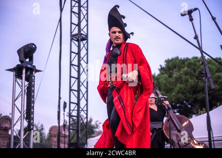 Rodrigo Cuevas beim Casa de lAigua (BAM Festival), Barcelona 24. September 2020. Fotograf: Ale Espaliat Stockfoto