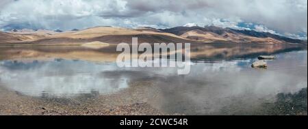 Roerich Berge auf Tso Moriri See in Ladakh Stockfoto