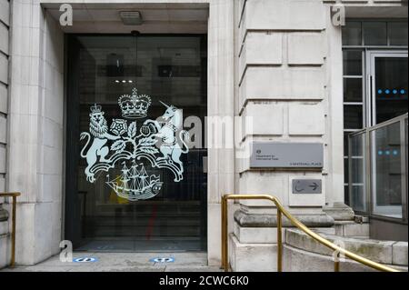 Eingang zum Department for International Trade am 3 Whitehall Place, London UK Stockfoto