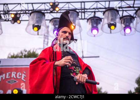 Rodrigo Cuevas beim Casa de lAigua (BAM Festival), Barcelona 24. September 2020. Fotograf: Ale Espaliat Stockfoto