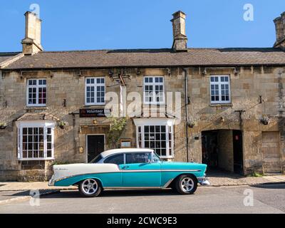 Chevrolet Bel Air Hardtop American Two Door Classic Car der 50er/60er Jahre Außerhalb eines Cotswolds B&B-öffentlichen Hauses Chipping Campden UK Stockfoto